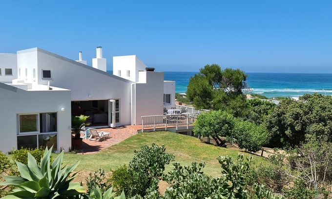 Great Brak River Maison | Southern Cross Beach House - à deux pas de la plage, vues spectaculaires sur la mer