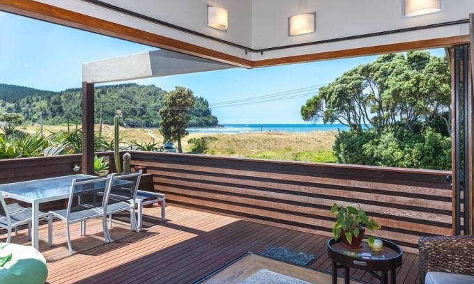 Whangamata Maison | Pierres à la plage