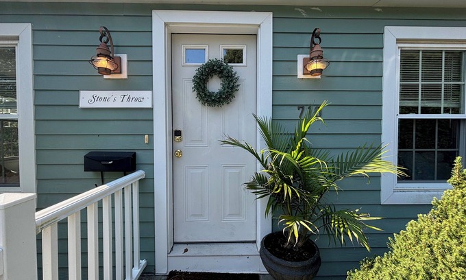 Dartmouth Maison | Stones Throw Waterfront