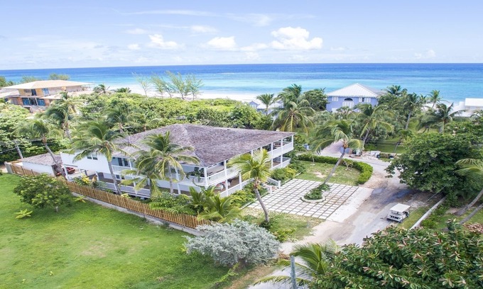 Dunmore Town Maison | Stonesthrow: Une belle maison de cinq chambres à quelques pas de la plage