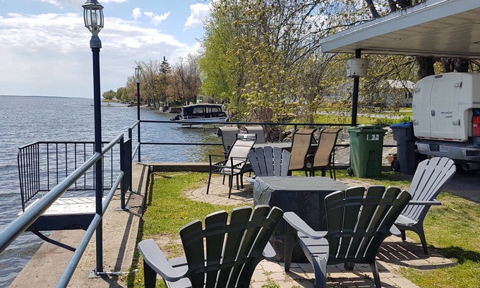 Venise-en-Quebec Maison | STOP 336: Could not be closer to Champlain lake!!!