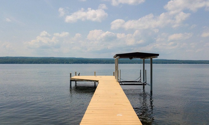 Valois Cottage | Stowaway - Cabine privée récemment rénovée au bord du lac avec 2 kayaks, à voir absolument