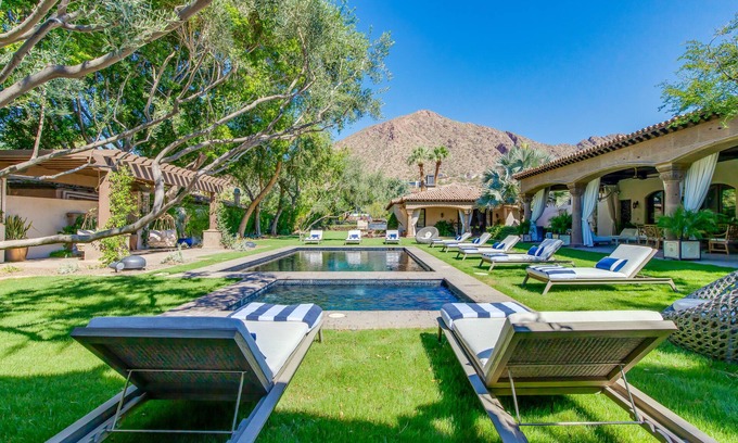 Camelback East Maison | STR 2024-002519 - Tuscan Camelback Mountain Mansion - Close to everything!!