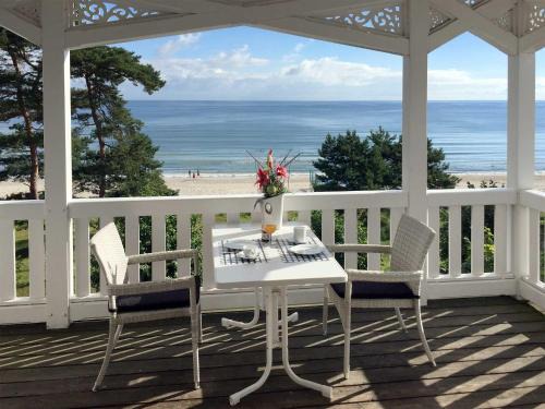 Binz Appartement | Strandvillen Binz - Ferienwohnung mit Meerblick, 1 Schlafzimmer und Balkon SV-762
