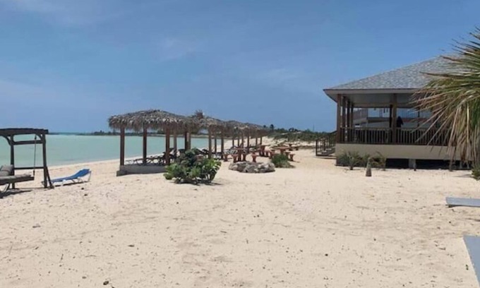 New Bight Maison | Strawberry Bungalow On Fountain Bay