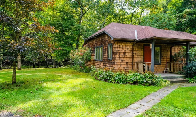 Woodstock Cottage | Streamside Cottage distance de marche de la ville de Woodstock
