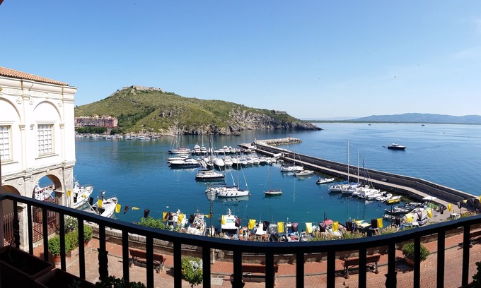 Porto Ercole Appartement | VUE MER EXCEPTIONNELLE DANS LE VILLAGE DE PORTO ERCOLE