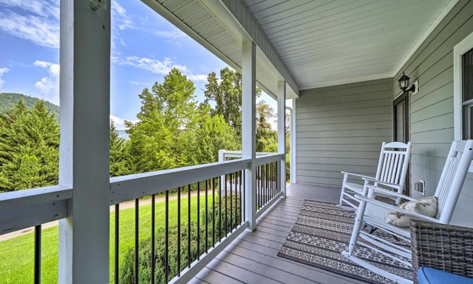 Waynesville Maison | Striking Waynesville Home with Mtn Views and Deck