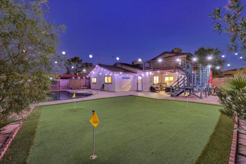 Chinatown Maison | Strip-side Villa 5BR3BA, Pool, Mini Golf, Karaoke
