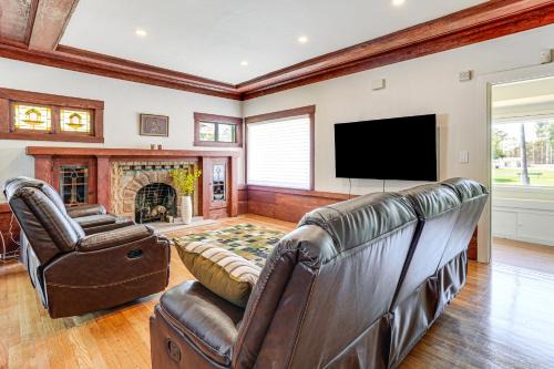 West Alameda Maison | Stroll to SF Bay Beaches! Cozy Home in Alameda