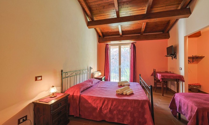 Patti Appartement | 'Stromboli' Room with Shared Terrace, Communal Garden and Air Conditioning