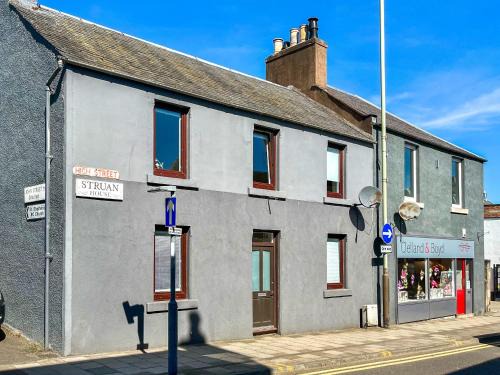 Murthly Maison | Struan House
