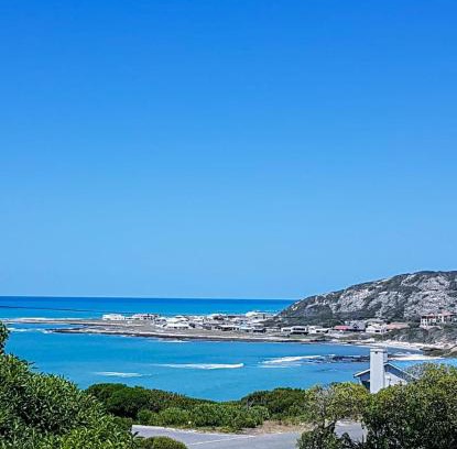 L'Agulhas Maison | Struispaleis
