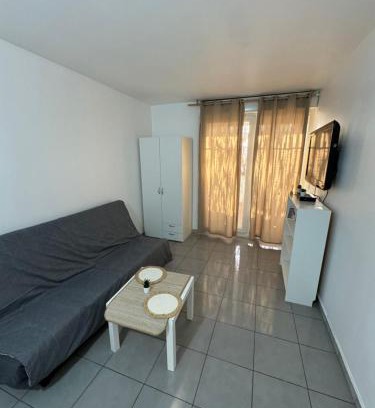 14th Arrondissement Appartement | Studio à Marseille avec Terrasse