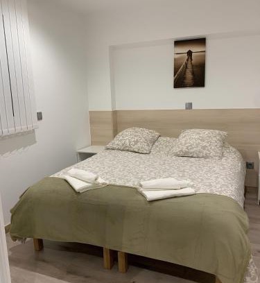 Le Pin Appartement | Studio 1-2 pers - Aéroport CDG , Paris, Parc Expo Villepinte - A L'Ombre du Pin "10"