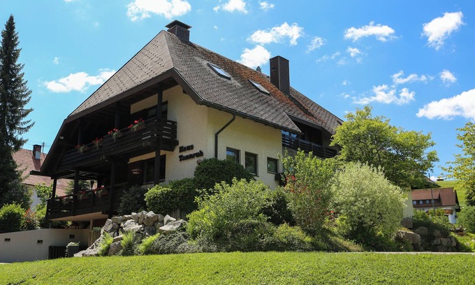 Bernau Appartement | Studio '1 with Balcony' with Shared Terrace, Shared Garden and Wi-Fi