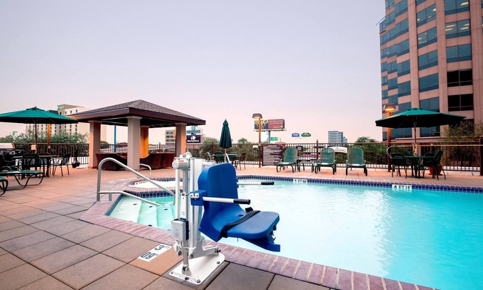 Shearer Hills - Ridgeview Appartement | Studio accessible à 15 minutes de l'Alamo! | Petit-déjeuner gratuit + piscine extérieure et bain à remous