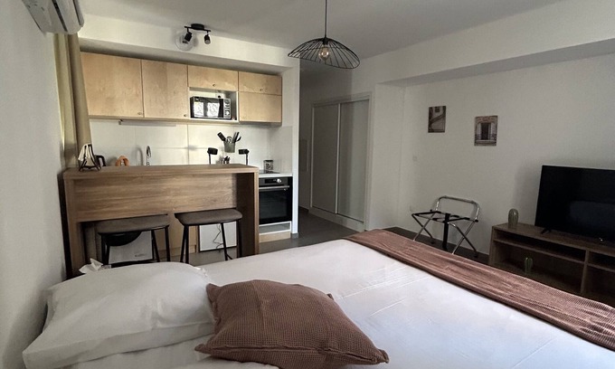 Velaux Appartement | Studio 25m2 climatisé et entièrement équipé