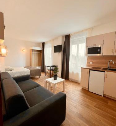 Bourges Appartement | Studio 4 pers face gare SNCF Appart Hotel le Cygne D4