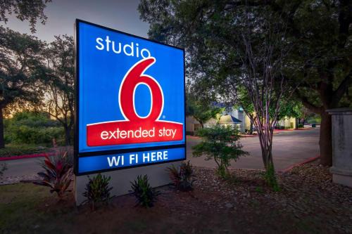 St. Johns Hôtel | Studio 6-Austin, TX - Midtown