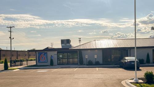 Rockford Hôtel | Studio 6 Rockford, IL – RFD Airport