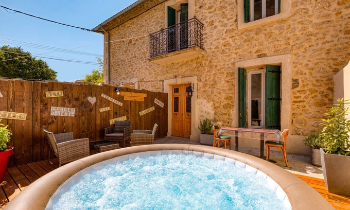 Aspiran Appartement | Studio "A La Bonne Franck'ette" with Private Terrace, Wi-Fi and Air Conditioning