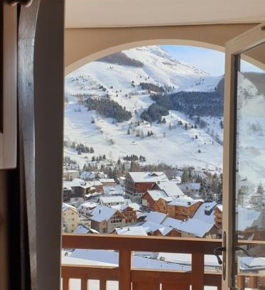 Les Deux Alpes Appartement | Studio Alpheratz Forest - 1 à 3 pers - WIFI, balcon, vue piste et glacier Muzelle, calme, proche commerces et pistes- TSC Super Venosc à 80m