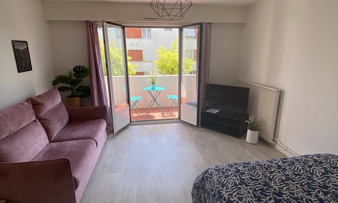 Thorigny-sur-Marne Appartement | Studio 'Grand Studio Avec Loggia' avec terrasse privée, balcon et Wi-Fi