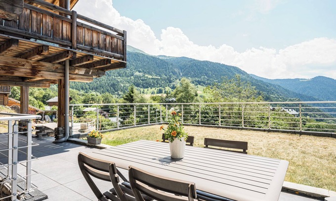 Notre-Dame-du-Pre Appartement | Studio Apartment 'De Charme Montagne' with Mountain View, Private Terrace and Wi-Fi