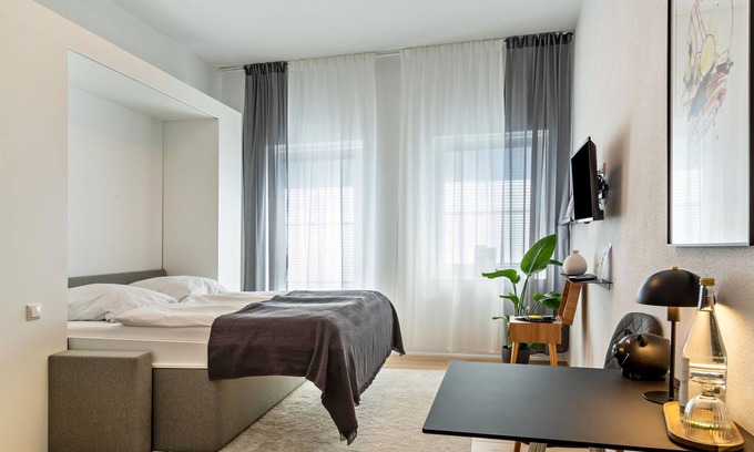 Muehldorf am Inn Appartement | Studio Apartment 'Deluxe Apartment No. 6' with Wi-Fi