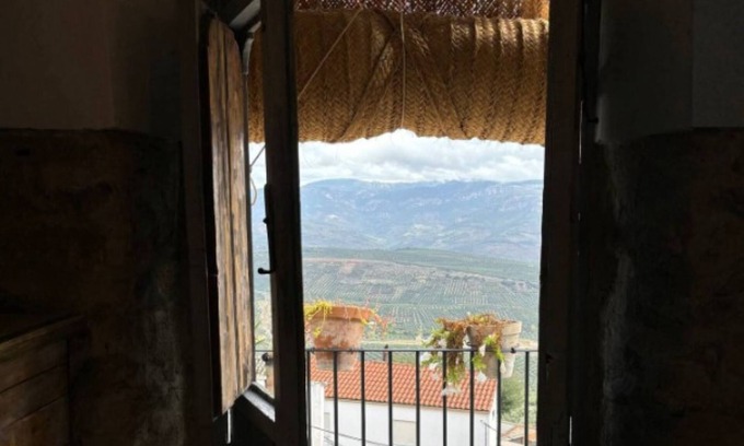 Iznatoraf Appartement | Studio Apartment 'Alojamiento Manzanilla' with Shared Garden, Wi-Fi and Air Conditioning