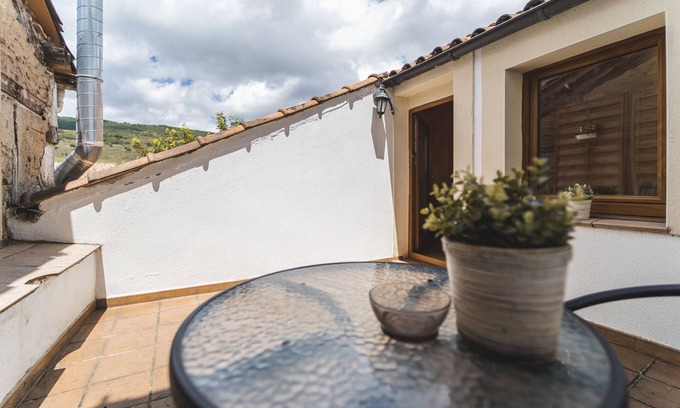 Ezcaray Appartement | Studio 'Altuzarra 2' avec vue sur les montagnes, terrasse privée et Wi-Fi
