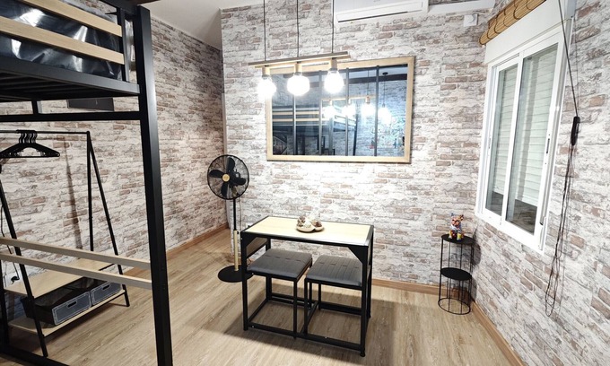Distrito de Levante Appartement | Studio 'Apartamento Sanz' avec terrasse privée, Wi-Fi et climatisation