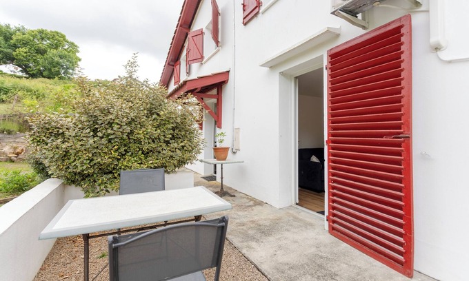 Guiche Appartement | Studio Apartment 'Beñat' with Private Terrace, Wi-Fi and Air Conditioning