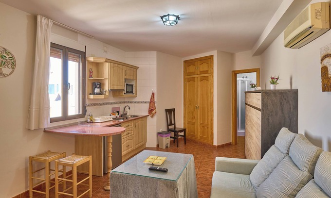 Zuheros Appartement | Studio 'Estudio El Castillo' avec vue sur les montagnes et climatisation