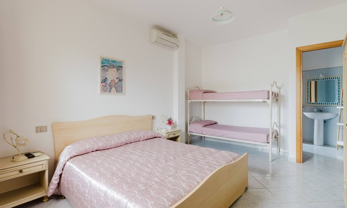 Palmas Arborea Appartement | Chambre "Camera 2" avec terrasse partagée, Wi-Fi et climatisation