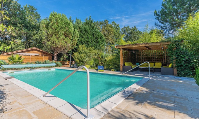 Saumos Appartement | Studio 'La Maisonnette En Bois' avec terrasse privée et jardin privé