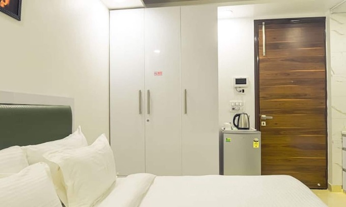 Gurugram Appartement | Studio apartment with patio gym near global foyer