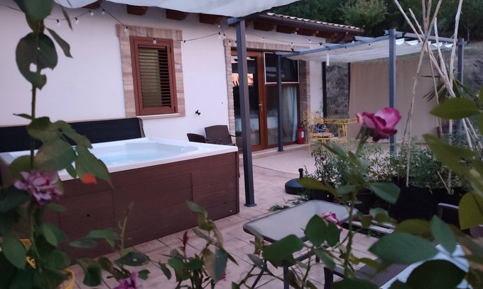 Penne Appartement | Studio apartment with hot tub and patio in peaceful countryside!