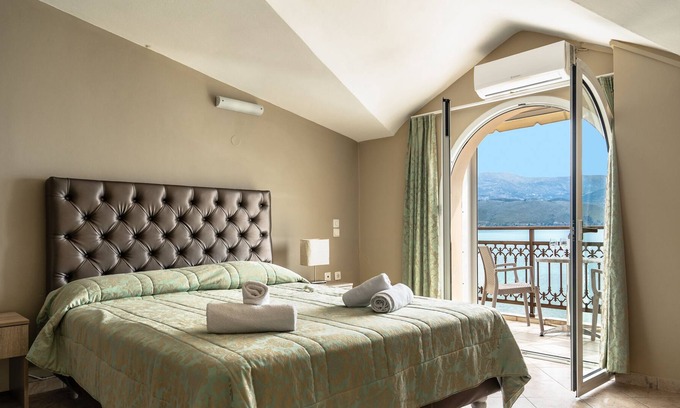 Lixouri Appartement | Studio Apartment 'Zois 12' with Sea View, Wi-Fi and Air Conditioning