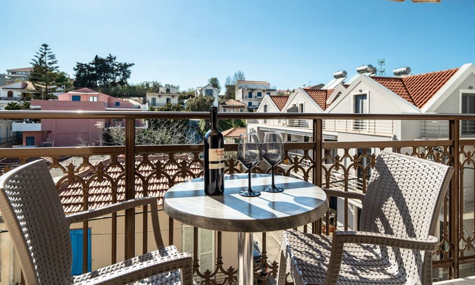 Lixouri Appartement | Studio Apartment 'Zois 5' with Shared Garden, Wi-Fi and Air Conditioning