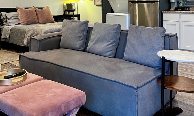 North Philadelphia Maison | STUDIO apt. nightly or monthly stays with washer, dryer, work space and WiFi