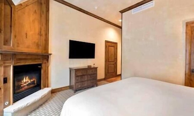Downtown Station Balnéaire | Studio Aspen Mountain Residences - Newly Remodeled
