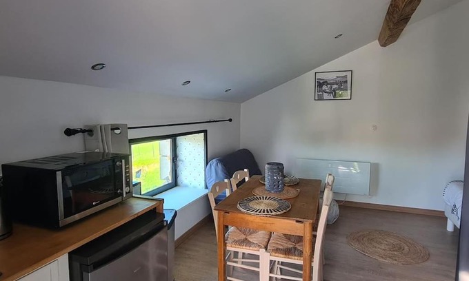 Sainte-Ouenne Appartement | Studio au milieu des animaux