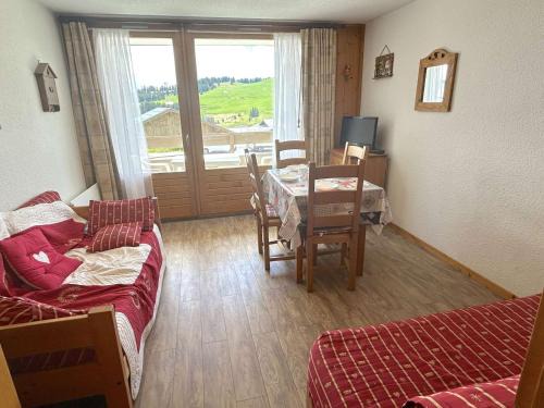 Les Saisies Appartement | Studio cabine au centre des Saisies avec balcon, pour 5 personnes, proche commerces, exposé sud - FR-1-594-109