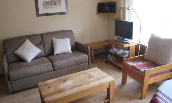La Clusaz Appartement | Studio cabine au centre, balcon sud, parking, proche pistes et commerces - FR-1-459-89