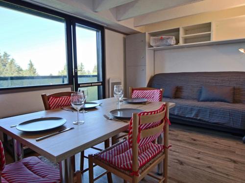 Chamrousse Appartement | Studio cabine avec balcon et parking couvert à Chamrousse - FR-1-340-186