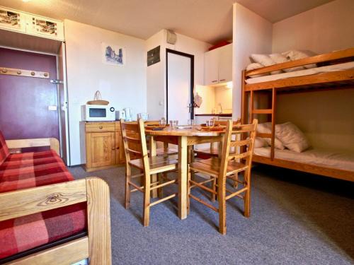 Chamrousse Appartement | Studio cabine cosy, 4 pers, balcon sud, au pied des pistes – Chamrousse 1750 - FR-1-340-106
