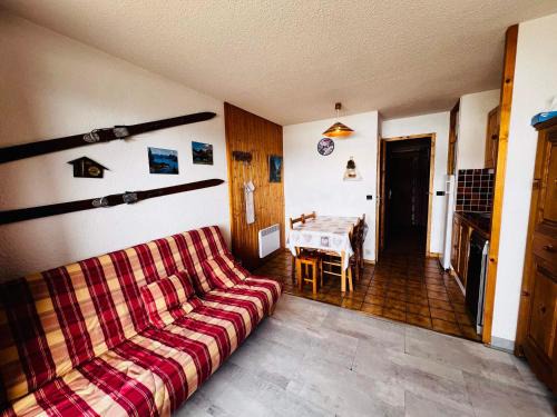 Les Saisies Appartement | Studio cabine cosy aux Saisies, sud, 4 pers, skis aux pieds, proche ESF, tout équipé - FR-1-293-169