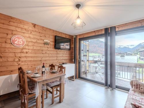 Morzine Appartement | Studio cabine lumineux 2* à Morzine, proche pistes, balcon Sud-Est, parking privé, 2-4 pers. - FR-1-754-57